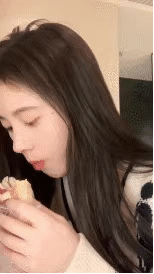 鞠婧祎一口面包嚼30下 明星的吃法真的健康吗？